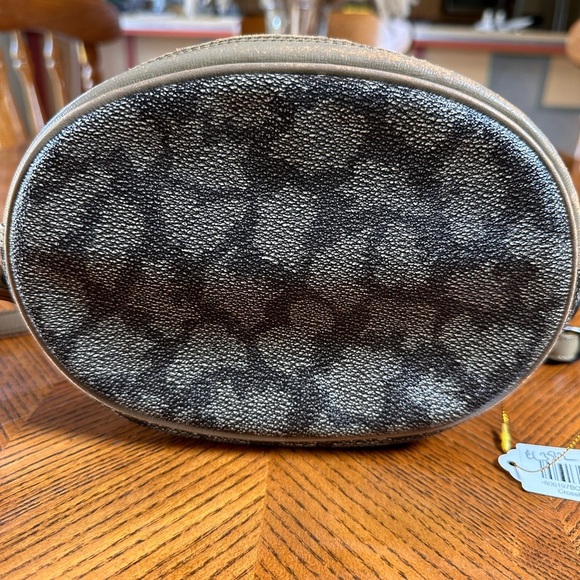 Vintage Yves Saint Laurent Giraffe Printed Oval Small
Sling Crossbody Bag - Picture 1 of 5